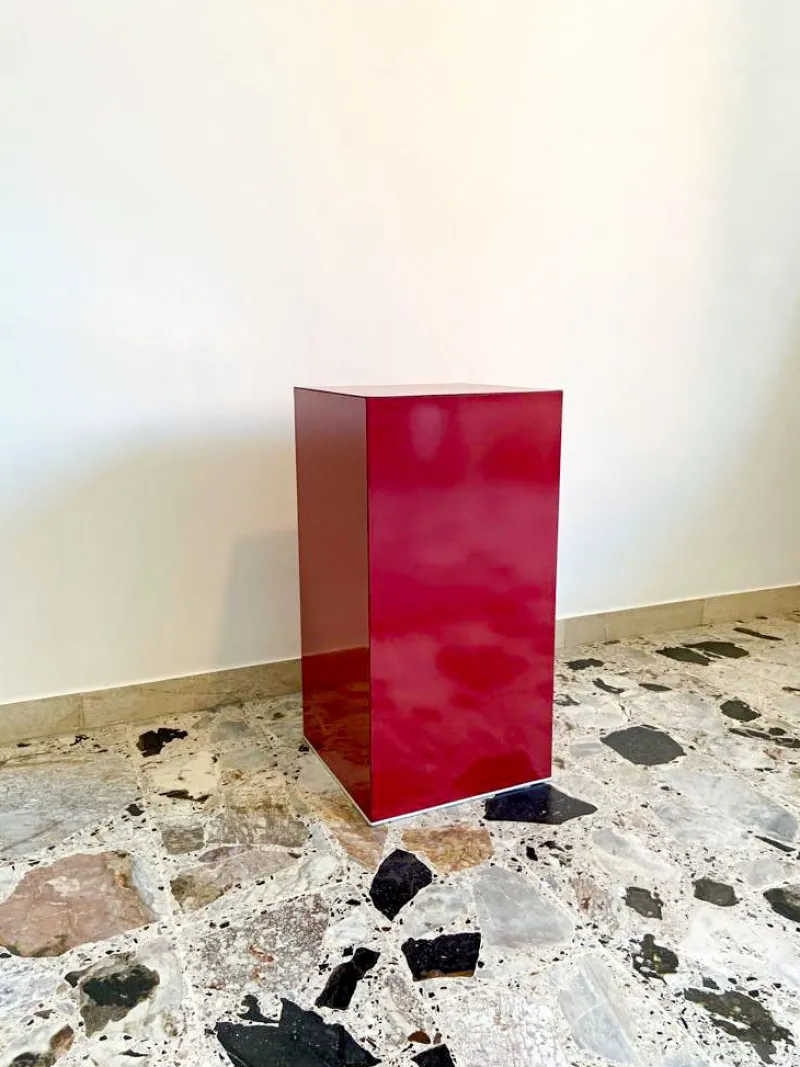 Hot Pamono Pedestal in Bordeaux Formica, Italy, 1970