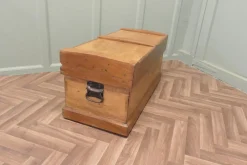 New Pamono Pine Carpenters Tool Chest Apprentice Piece This Is a Strong Good Quality Box, 1920