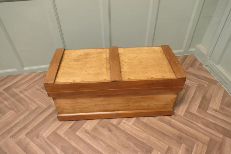 New Pamono Pine Carpenters Tool Chest Apprentice Piece This Is a Strong Good Quality Box, 1920