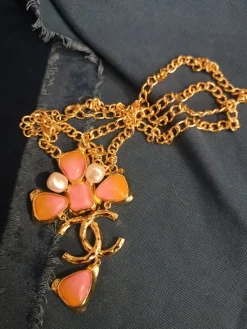 Pamono Pink and Gold Chanel Necklace Pendant from Chanel> Necklaces