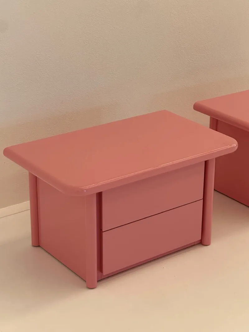 Pamono Pink Lacquered Wooden Bedside Tables, 1980s, Set of 2> Nightstands