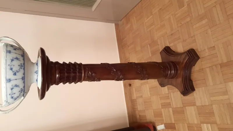 Pamono Plant Column Stand in Mahogany, 1930s> Planters And Jardiniere