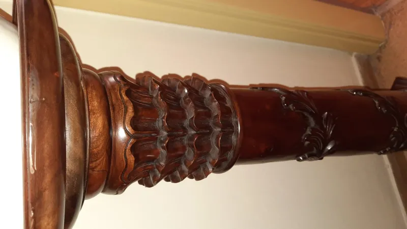 Pamono Plant Column Stand in Mahogany, 1930s> Planters And Jardiniere