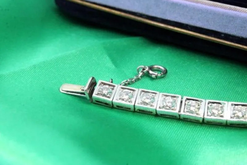 Pamono Platinum Rivière Bracelet with Calibrated Synthetic Rubies and Ring> Bracelets