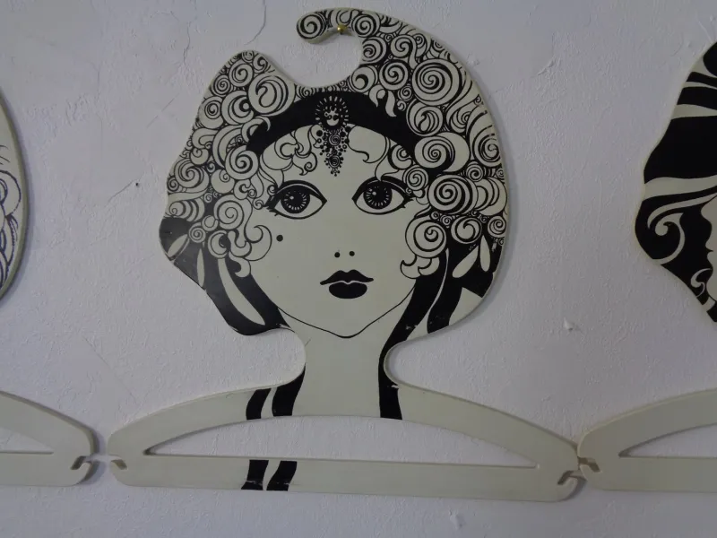 Pamono Pop Art Plastic Coat Hangers, 1960s, Set of 5> Racks, Hooks & Valets