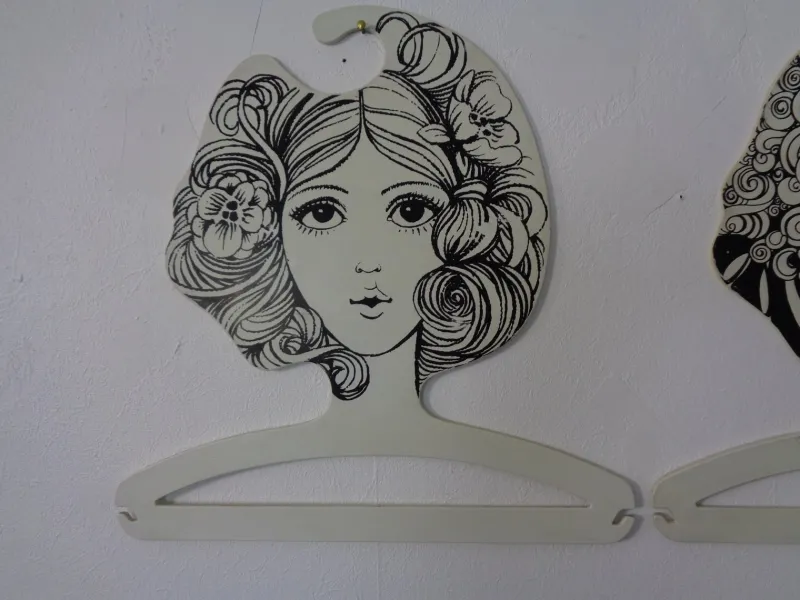 Pamono Pop Art Plastic Coat Hangers, 1960s, Set of 5> Racks, Hooks & Valets