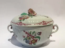 Pamono Porcelain Lidded Tureen with Floral Decor by Richard Ginori, Italy, 18th Century> Serving Dishes