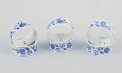 Pamono Porcelain Napkin Rings with Blue Onion Pattern from Meissen, Germany, Set of 6> Dinnerware Accessories