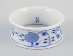 Pamono Porcelain Napkin Rings with Blue Onion Pattern from Meissen, Germany, Set of 6><noscript><img width=
