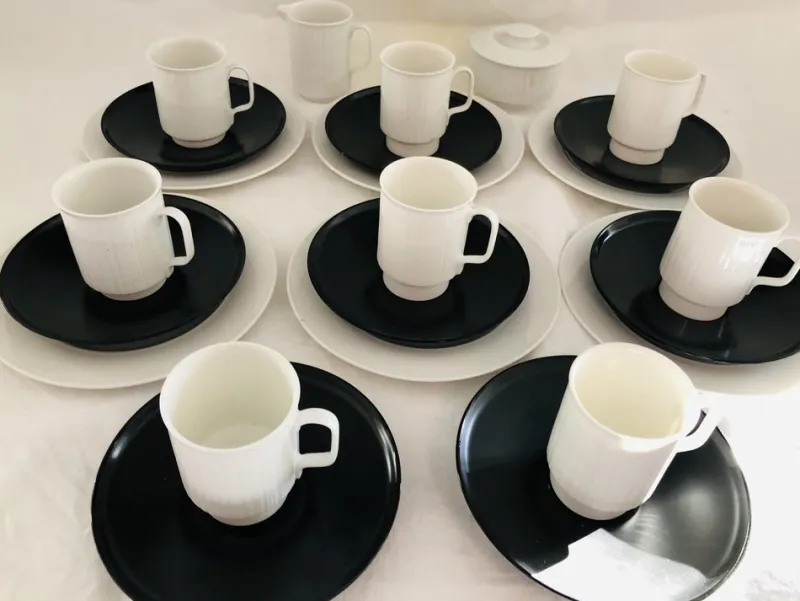 Hot Pamono Porcelain Noire Mocha Service by Tapio Wirkkala for Rosenthal, 20th Century, Set of 22