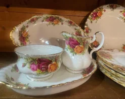 Pamono Porcelain Set by Royal Albert, 1960s, Set of 36><noscript><img width=
