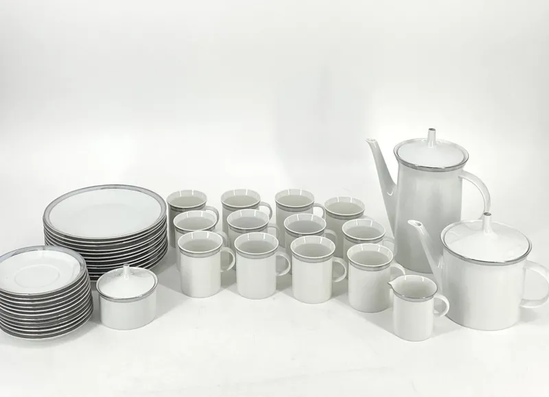 Pamono Porcelain Tableware Service Friedrichstrasse 4042 with Platinum Rim by Hans Theo Baumann for Rosenthal, Germany, 1970, Set of 40> Coffee & Tea Service
