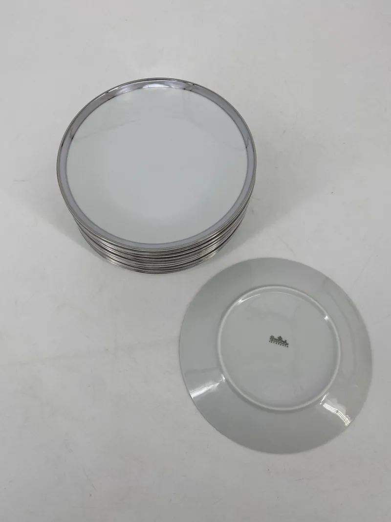 Pamono Porcelain Tableware Service Friedrichstrasse 4042 with Platinum Rim by Hans Theo Baumann for Rosenthal, Germany, 1970, Set of 40> Coffee & Tea Service
