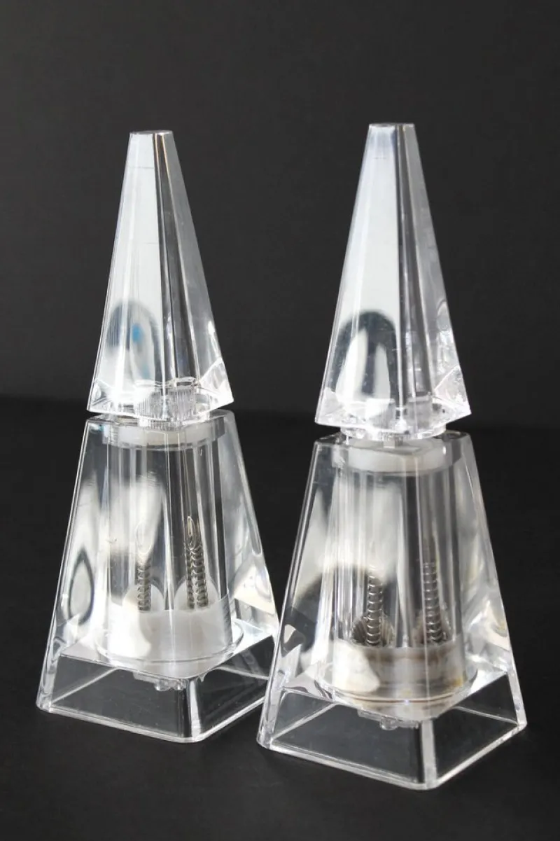 Pamono Postmodern Acrylic Salt & Pepper Mill by Wayne Husted for Blenko Grainware Co. Pyramid, 1980s, Set of 2> Salt & Pepper Shakers
