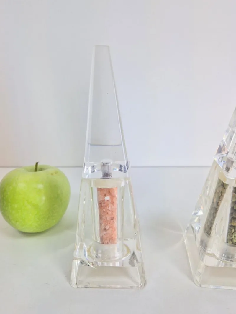 Pamono Postmodern Acrylic Salt & Pepper Mill by Wayne Husted for Blenko Grainware Co. Pyramid, 1980s, Set of 2> Salt & Pepper Shakers