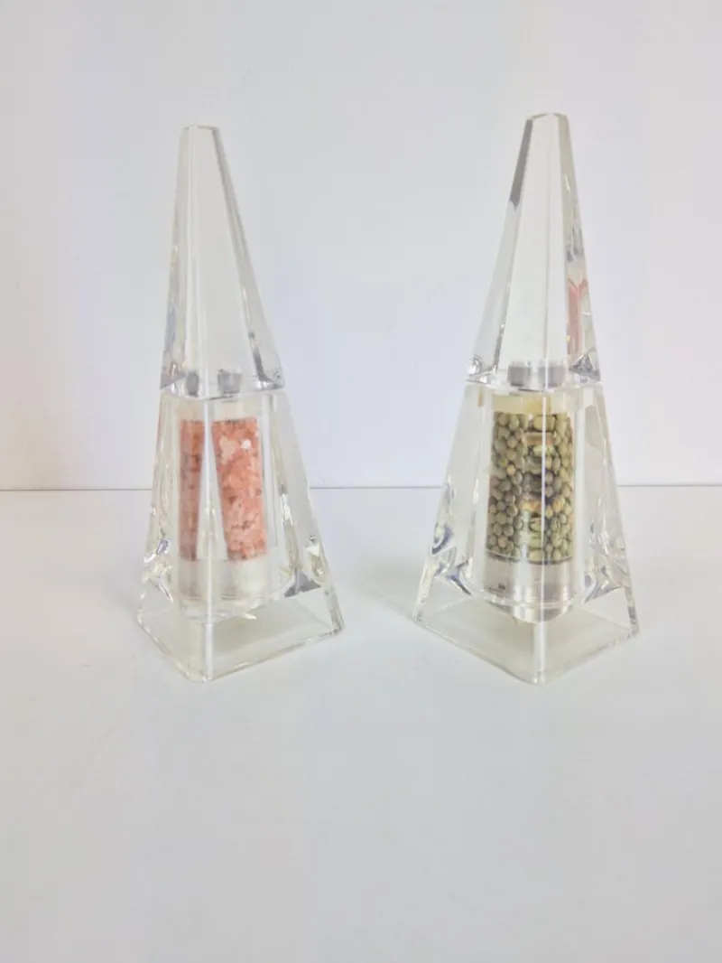 Pamono Postmodern Acrylic Salt & Pepper Mill by Wayne Husted for Blenko Grainware Co. Pyramid, 1980s, Set of 2> Salt & Pepper Shakers