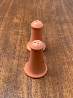 Pamono Postmodern Ceramic Salt and Pepper Shakers by Gallo Design for Villeroy & Boch, Set of 2><noscript><img width=