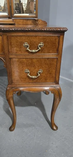 Pamono Queen Anne Burr Walnut Dressing Table, 1920s