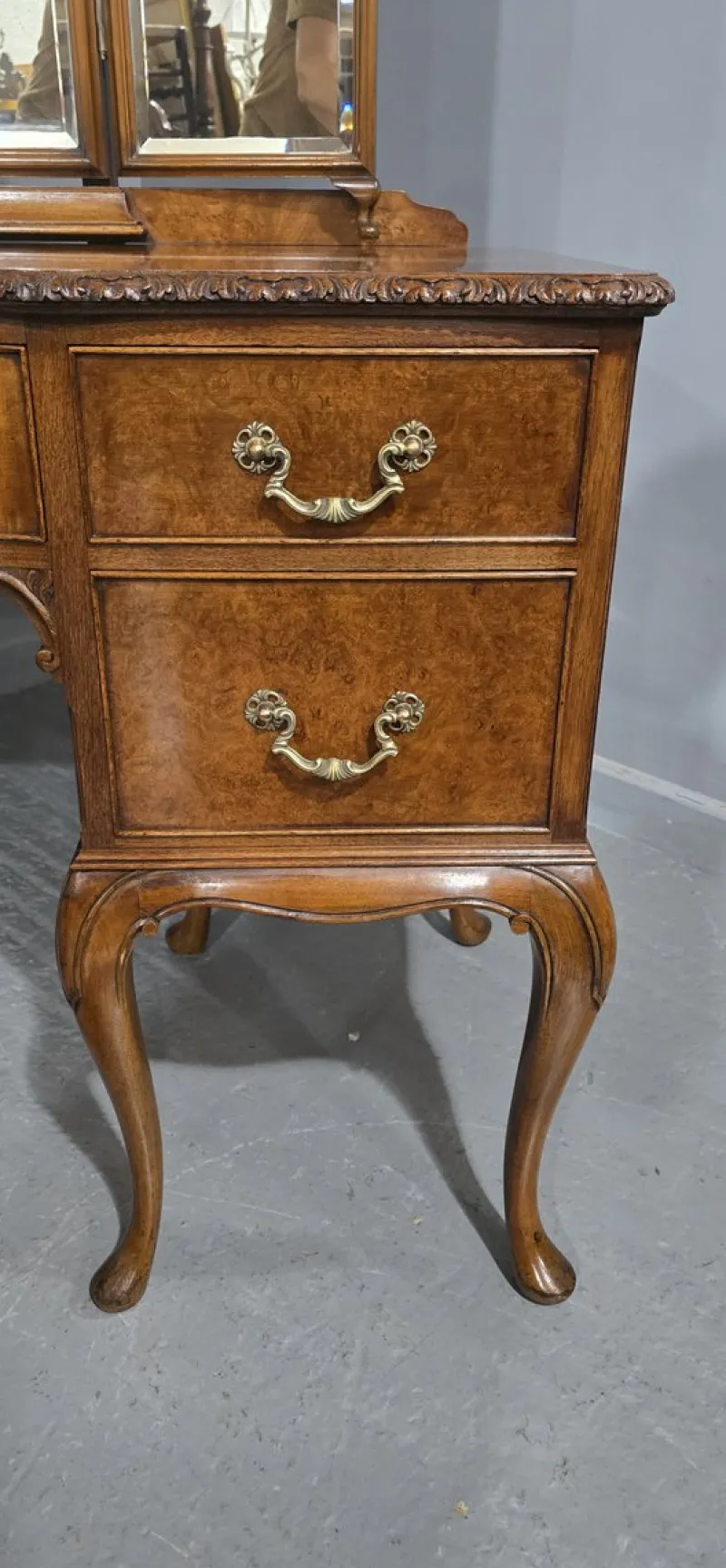 Pamono Queen Anne Burr Walnut Dressing Table, 1920s