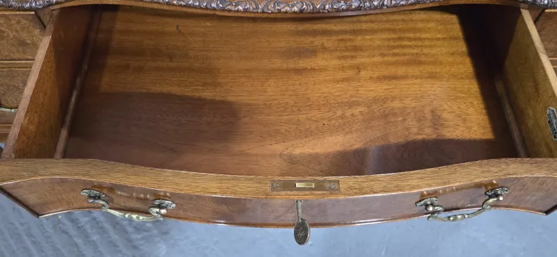 Pamono Queen Anne Burr Walnut Dressing Table, 1920s