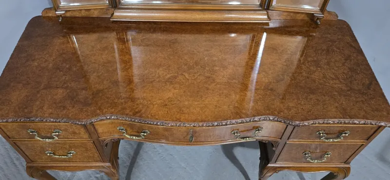 Discount Pamono Queen Anne Burr Walnut Dressing Table, 1920
