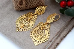 Pamono Queen Earrings in Filigree Gold with Cutouts and Oscillating Bonbonnieres, Set of 2> Earrings