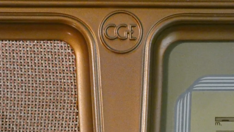 Pamono Radio 2105 in Bakelite and Briarwood by CGE, 1940s> Electronics