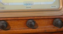 Pamono Radio 2105 in Bakelite and Briarwood by CGE, 1940s><noscript><img width=