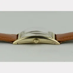 Pamono Rectangular Gold Case Watch from Omega, 1940s> Watches