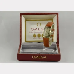 Pamono Rectangular Gold Case Watch from Omega, 1940s><noscript><img width=