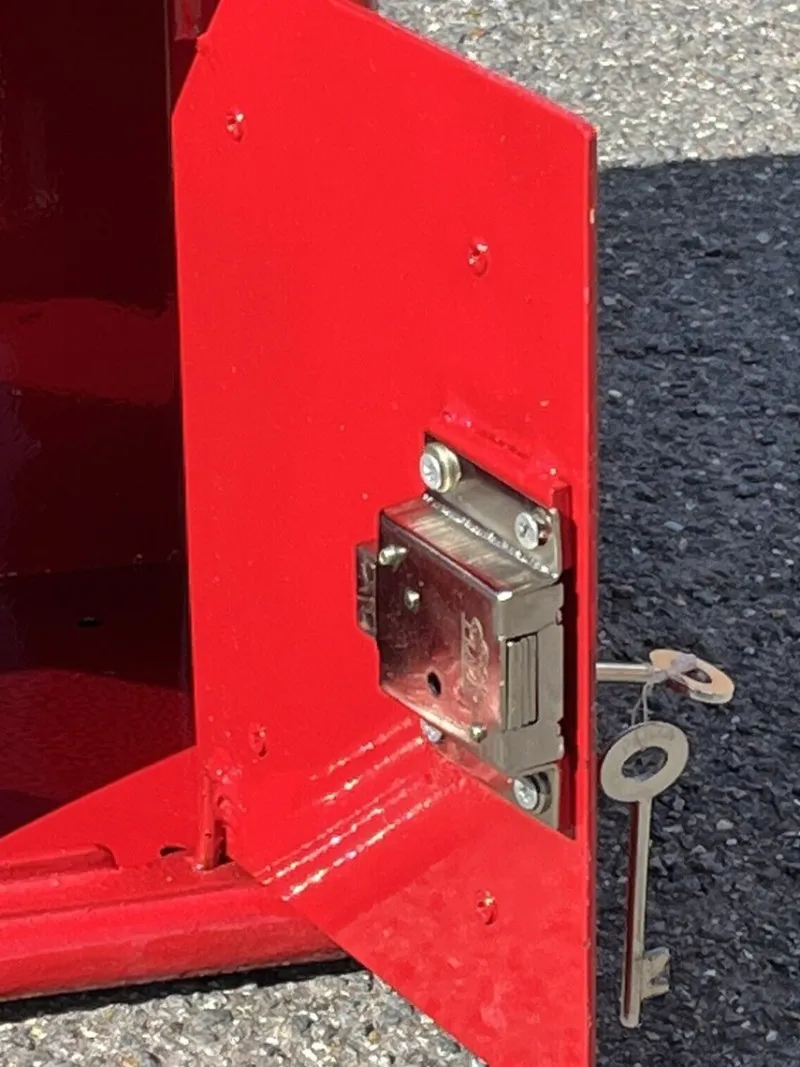 Pamono Red Post Box with 2 Keys in Cast Iron & Steel> Garden Accessories