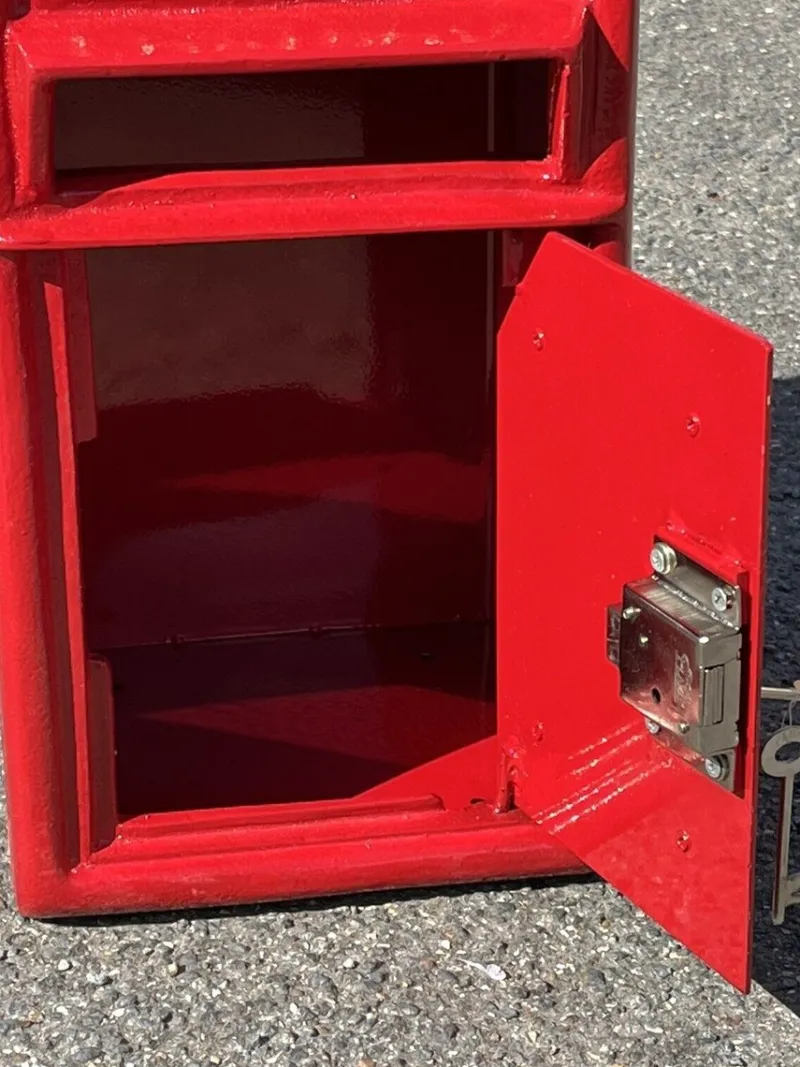 Pamono Red Post Box with 2 Keys in Cast Iron & Steel> Garden Accessories