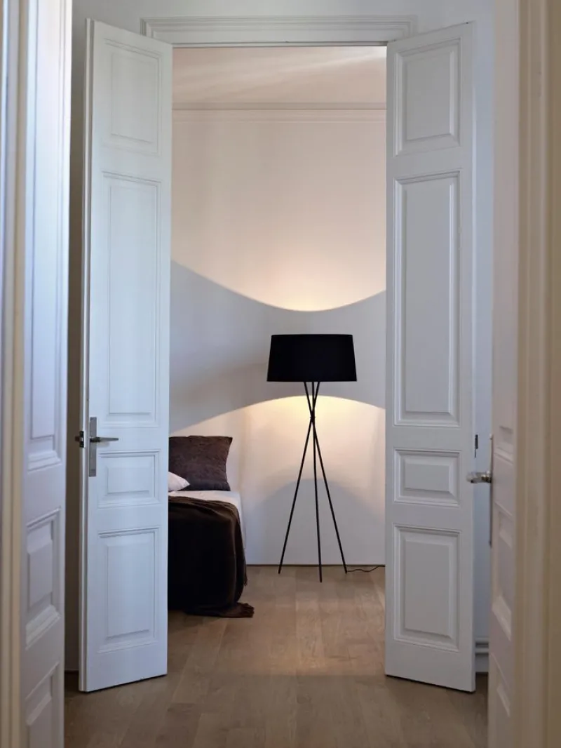 Pamono Red Trípode G5 Floor Lamp by Santa & Cole> Floor Lamps