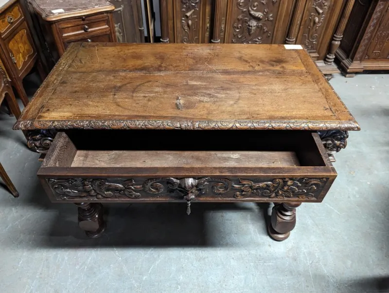 Pamono Renaissance Style Table in Walnut> Console Tables