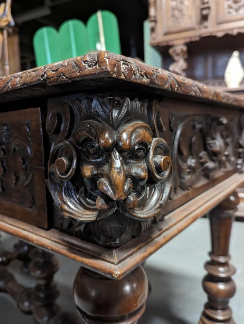 Pamono Renaissance Style Table in Walnut> Console Tables