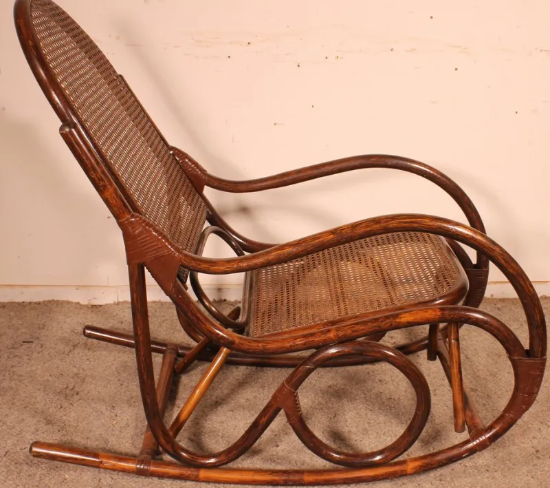 Hot Pamono Rocking Chair in the style of Thonet