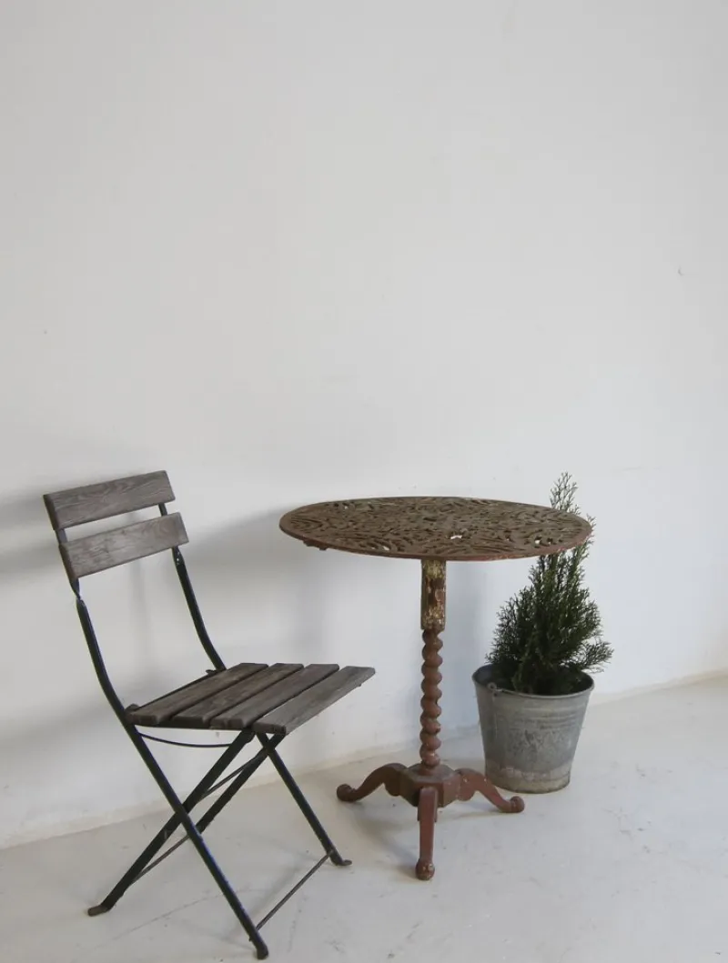 Clearance Pamono Round Cast Iron Table, 1890s