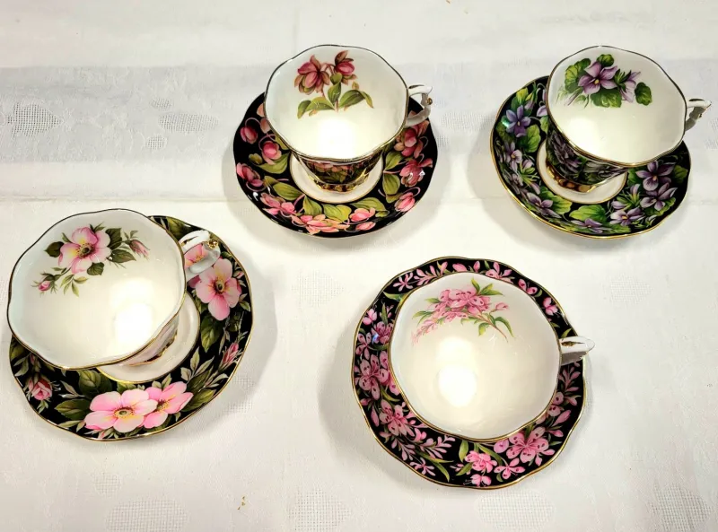 Pamono Royal Albert English Bone China Tea Set, 1970s, Set of 8> Coffee & Tea Service