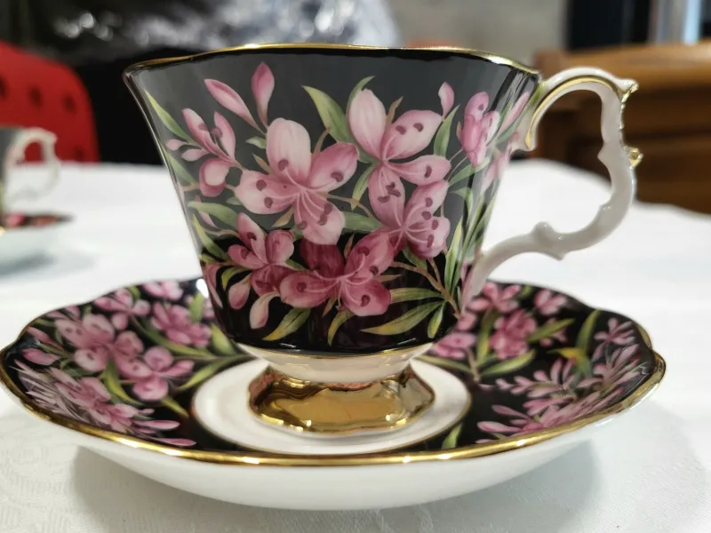 Pamono Royal Albert English Bone China Tea Set, 1970s, Set of 8> Coffee & Tea Service