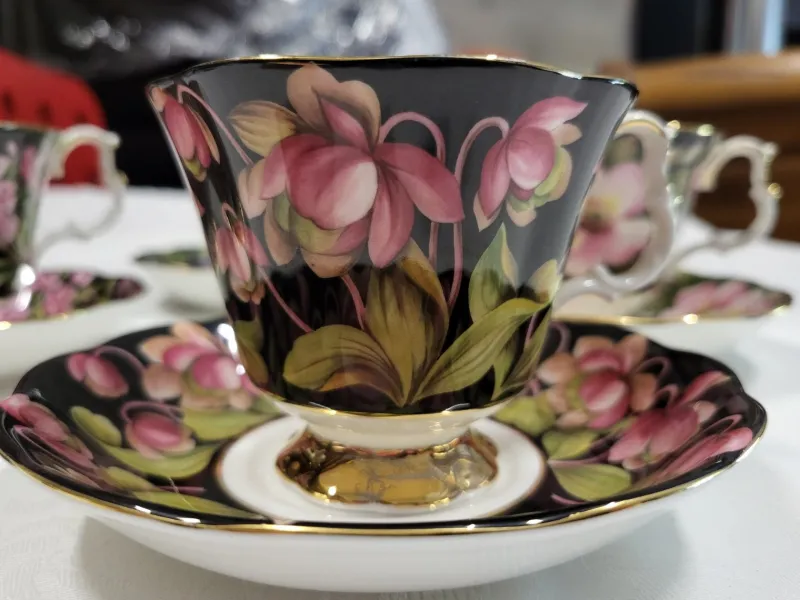 Pamono Royal Albert English Bone China Tea Set, 1970s, Set of 8> Coffee & Tea Service