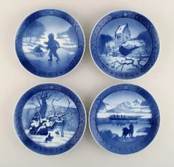 Pamono Royal Copenhagen Christmas Plates, 1960s, Set of 13> Dinner Plates & Bowls