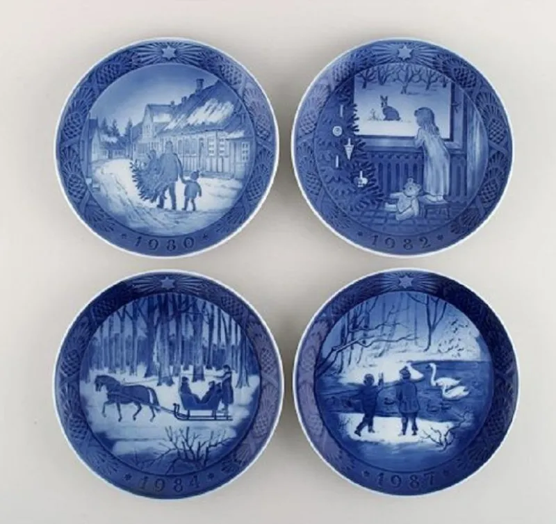 Pamono Royal Copenhagen Christmas Plates, 1960s, Set of 13> Dinner Plates & Bowls