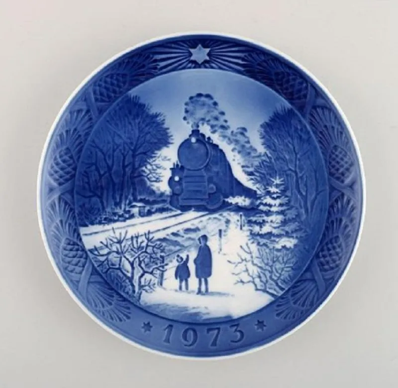 Pamono Royal Copenhagen Christmas Plates, 1960s, Set of 13> Dinner Plates & Bowls