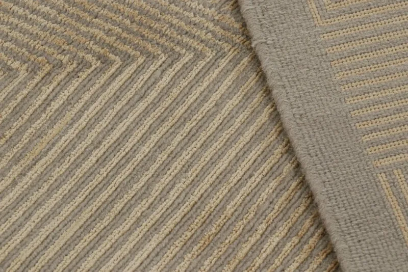 Outlet Pamono Rug in Geometric Patterns from R&K Principal Jahanshah Nazmiyal