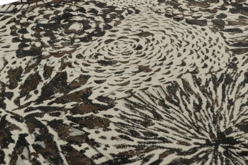 Clearance Pamono Rug in White and Black Abstract Pattern from R&K Principal Jahanshah Nazmiyal
