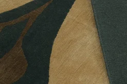 Sale Pamono Rug with Geometric Patterns from R&K Principal Jahanshah Nazmiyal