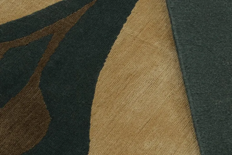 Sale Pamono Rug with Geometric Patterns from R&K Principal Jahanshah Nazmiyal