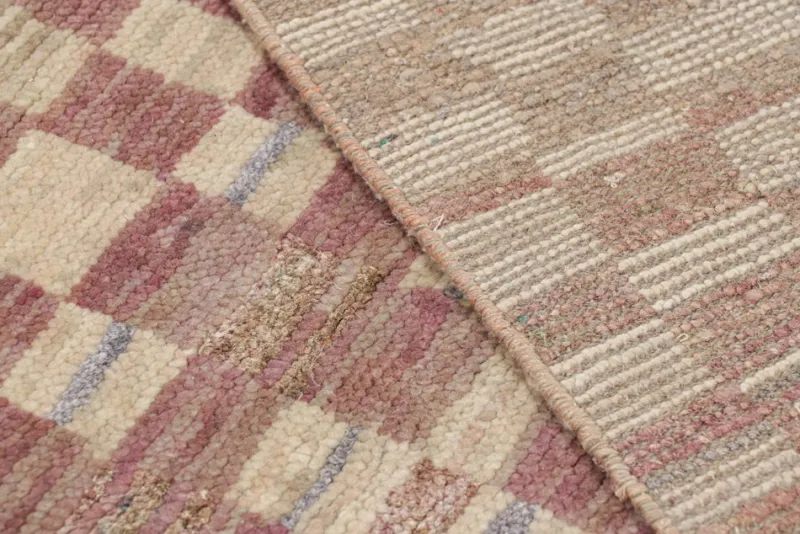 Pamono Rug with Pink and Cream Geometric Patterns from R&K Principal Jahanshah Nazmiyal> Carpets & Textiles|Carpets & Textiles