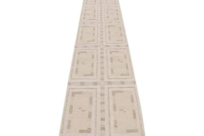 Pamono Runner Rug in White and Beige-Brown Patterns from R&K Principal Jahanshah Nazmiyal> Carpets & Textiles|Carpets & Textiles