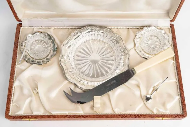 Pamono Salt and Pepper Set and Butter Dish, Set of 3> Salt & Pepper Shakers